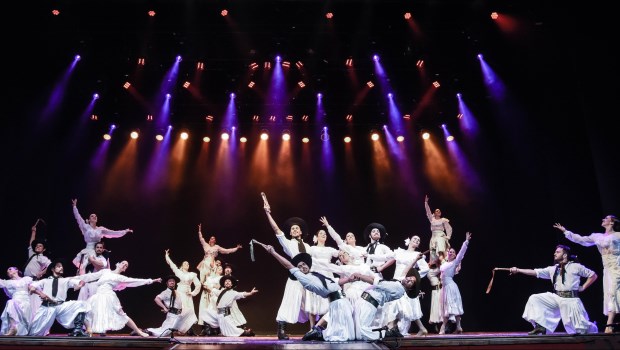 Con coreografía de Rodolfo Lastra Belgrano y música de Alberto Ginastera, "Homenaje a Norma y Nydia Viola" es una de las obras más aplaudidas del BFN. (Foto: Mariano Longo)