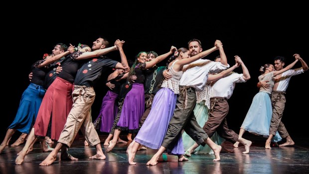 "Cuando sale el sol", la coreografía de Jimena Visetti Herrera y Rodrigo Colomba, en la interpretación del Ballet Folklórico Nacional. (Foto: Mariano Longo)