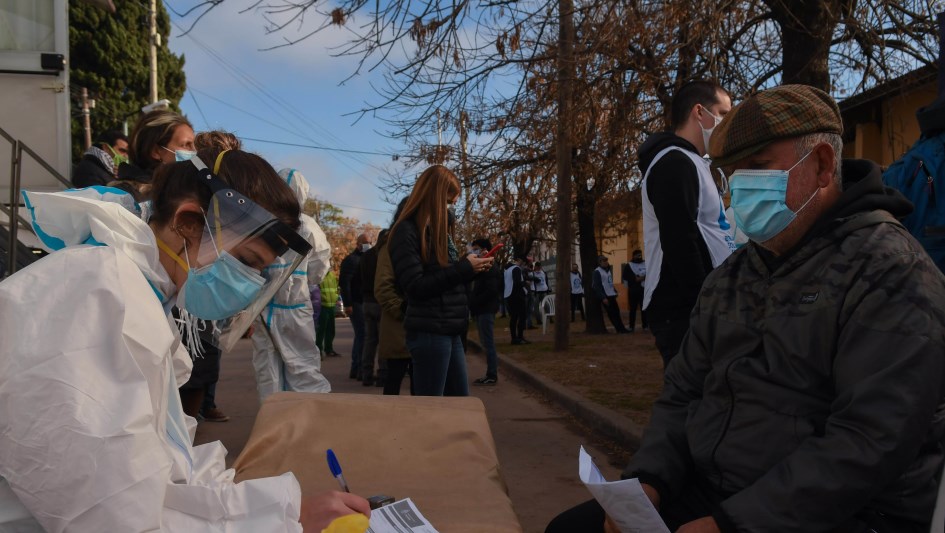 Registran 2.214 nuevos casos de coronavirus en la Provincia y alcanzan ...