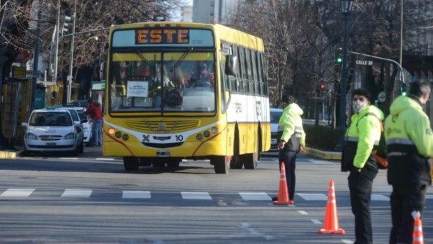 En La Plata se redujo 42 por ciento el uso del transporte público 