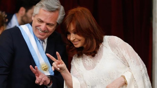 El doble comando complica una gestión errática y vacilante