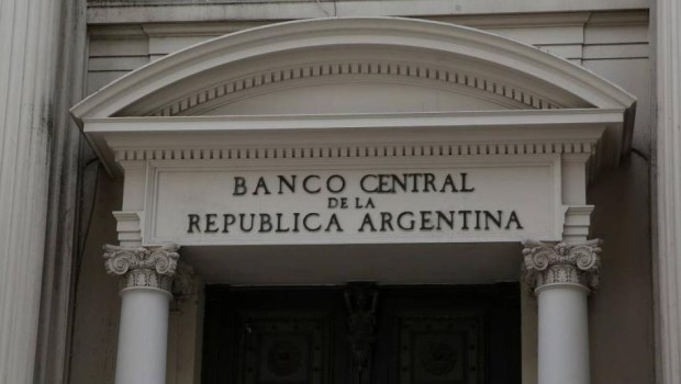 El Banco Central subió la tasa para frenar la compra de dólares