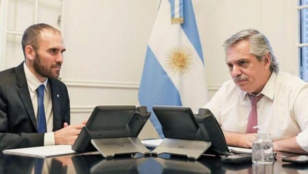 El Gobierno mejoró la oferta de canje de deuda y arribó a un acuerdo con los bonistas 