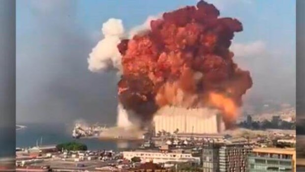 Decenas de muertos y miles de heridos por una devastadora explosión en el puerto de Beirut