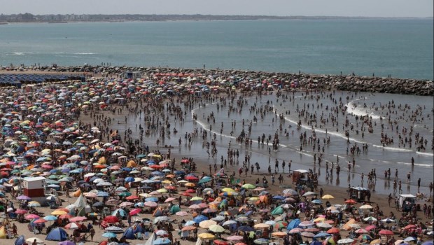 Las playas de Mar del Plata deberán cambiar su rutina e incluir el distanciamiento social.