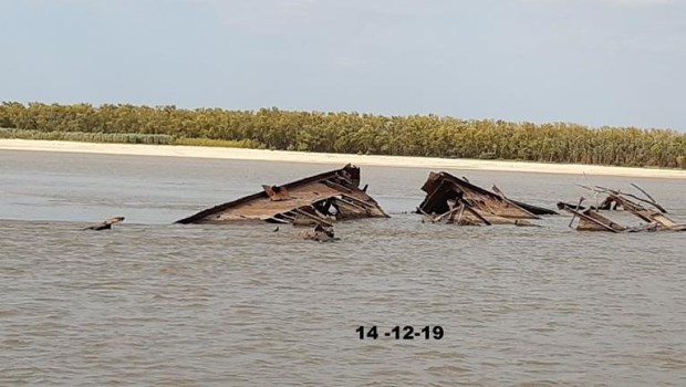 Fotografía del casco del barco "Favorito Santos Cosme y Damián", actualmente hundido en el Río Paraná.­ GENTILEZA: Jorge Alberto Bártoli­