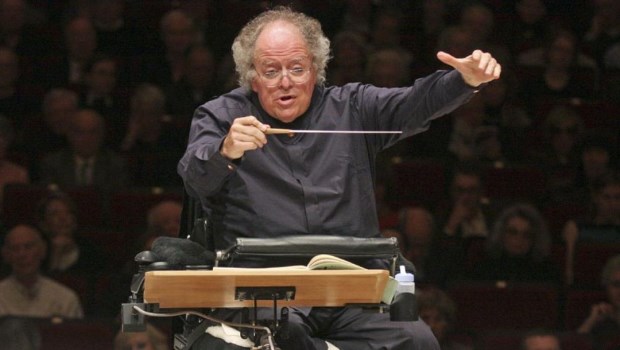 Con 77 y problemas en la columna que lo obligan a utilizar silla de ruedas, parecía que Levine iba a quedar sepultado por largo tiempo, quizás para siempre. Pero no será así.