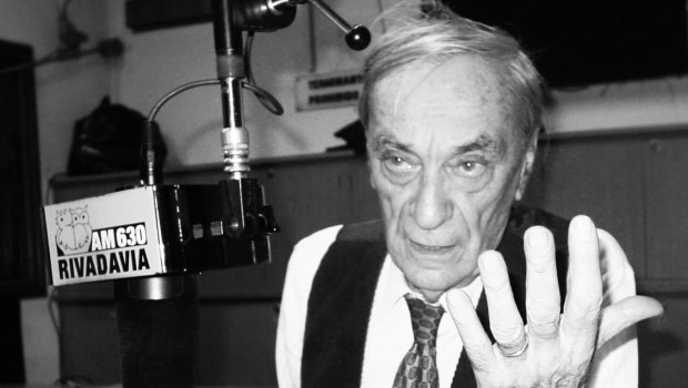 Antonio Carrizo: "Donde haya una radio no hay nadie que se sienta solo''.