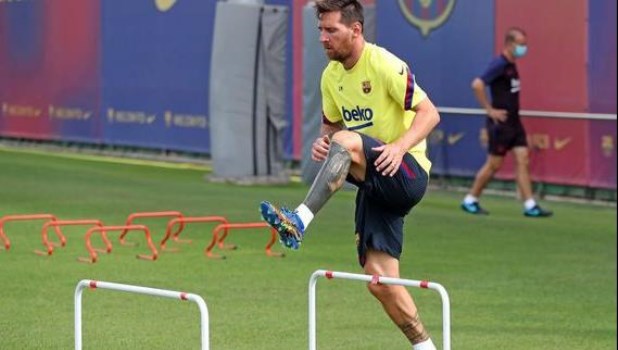 Messi llegó a la ciudad deportiva para sumarse al entrenamiento