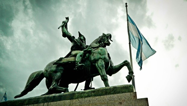 Sarmiento y el monumento a Belgrano en Plaza de Mayo (I Parte)