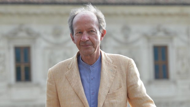 Giorgio Agamben denuncia el nacimiento del más eficaz aparato de control social que Occidente ha conocido.