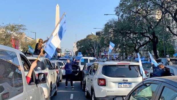 Nuevo banderazo en el Obelisco, Olivos y en distintas ciudades del país