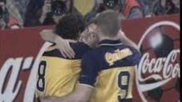 Festejan Diego Cagna, Guillermo Barros Schelotto y Martín Palermo, tres piezas clave de Boca.