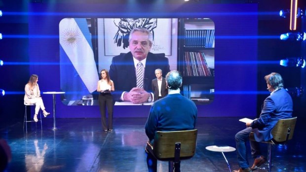 Fernández llamó a los empresarios a "trabajar juntos para reconstruir" el país y descartó una devaluación y corralito