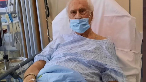 Se complicó el cuadro de Covid-19 de "Pino" Solanas: su estado es "delicado"