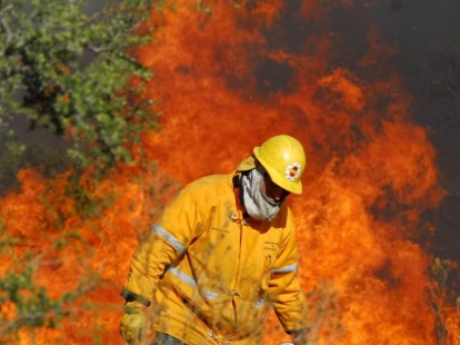 El incendio forestal avanza sin control en Córdoba