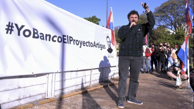 Marcha a favor del Proyecto Artigas de Grabois en La Rural