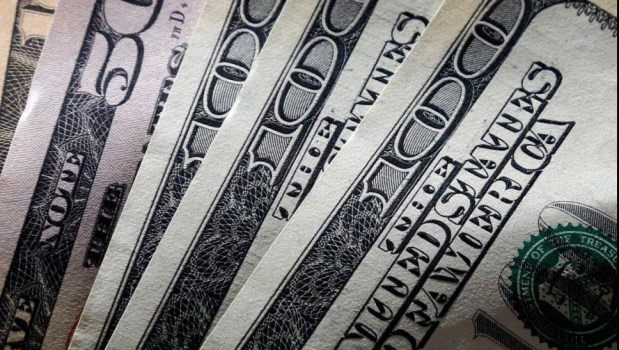 El dólar blue bajó y cotiza a 178 pesos