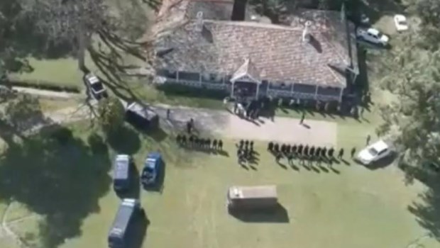 Ordenan la restitución del campo a los hermanos Etchevehere y desalojan a los militantes de Grabois