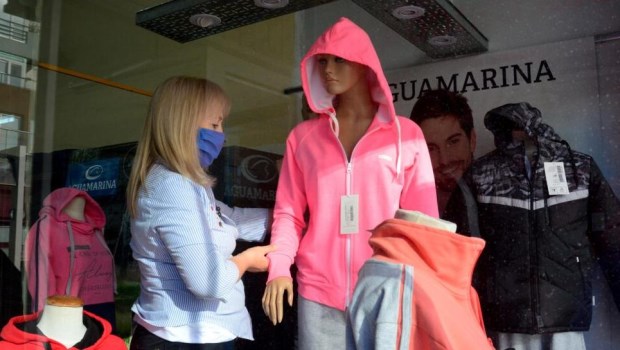 Las ventas minoristas cayeron 14,9 por ciento en octubre y acumulan una baja de 26,2 % anual