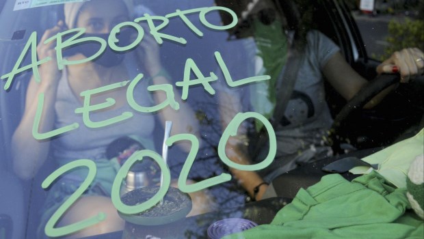 El Presidente oficializó el anuncio del envío del proyecto de aborto al Congreso a través de las redes sociales.­