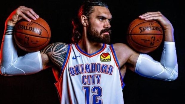 El pivot neozelandés, de 2,11 metros de altura, tiene un juego potente y agresivo.