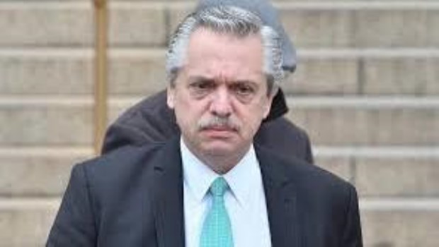 La oposición presentó una denuncia contra el Presidente por favorecer la propagación del Covid-19 en el velorio