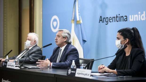 Fernández anunció que se vacunará a 13 millones de personas antes del otoño para evitar otra oleada de contagios