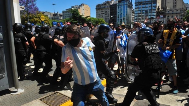 Siguen los cruces entre Nación y Ciudad por los incidentes en el velatorio de Maradona
