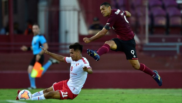 Lanús e Independiente fallaron frente a los arcos­ y la llave quedó ...