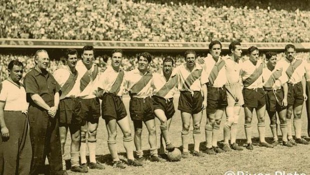 River posa en la Bombonera. Ya era campeón, pero decidió no dar la vuelta olímpica.