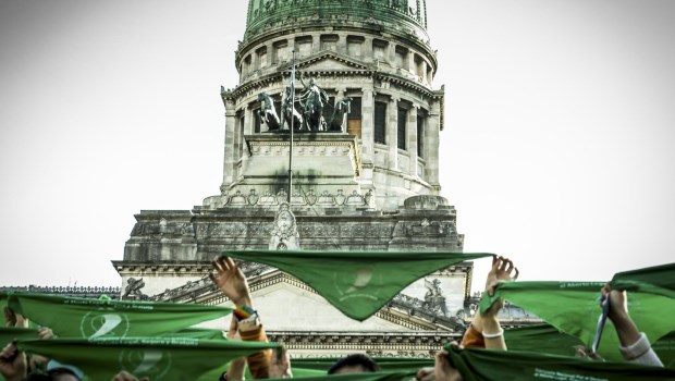 El oficialismo acordó cambios en el proyecto de despenalización del aborto para lograr su promulgación