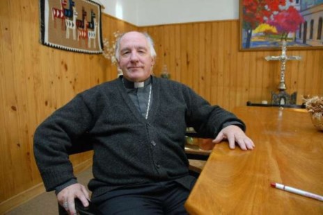 Asaltan a mano armada al obispo de Bariloche y a seis sacerdotes