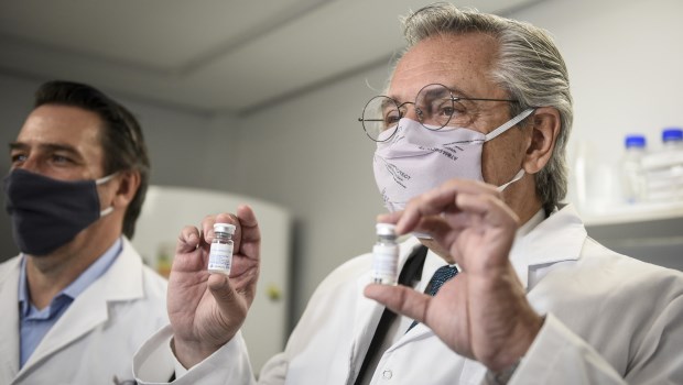 El Presidente recorrió los laboratorios donde se desarrolló el suero hiperinmune anti Covid-19