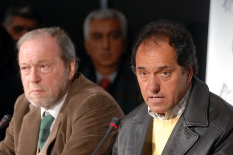 Scioli tomó la iniciativa ante la parálisis política general