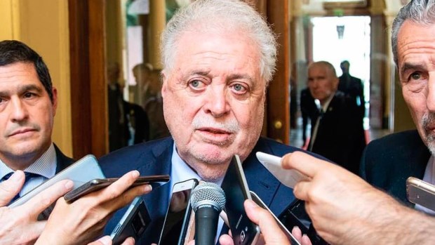 González García presentó formalmente su renuncia y dijo que hubo un "error involuntario" de su secretaria 