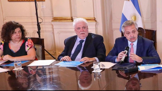 Tras el escándalo de las vacunas, el Presidente desplazó a González García y designó a Vizzotti en su reemplazo