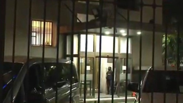 Personal judicial junto a efectivos de la Policía Federal allanaron el Ministerio de Salud