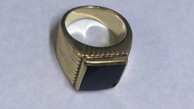 Apareció el anillo de Menem: lo entregó la familia del enfermero prófugo