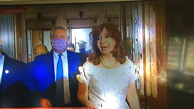 "Cumplí la ley, ponete el barbijo", le gritó Fernando Iglesias a Cristina Kirchner