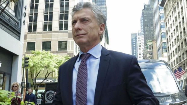 La Oficina Anticorrupción presentó una denuncia penal contra Macri por préstamo del FMI