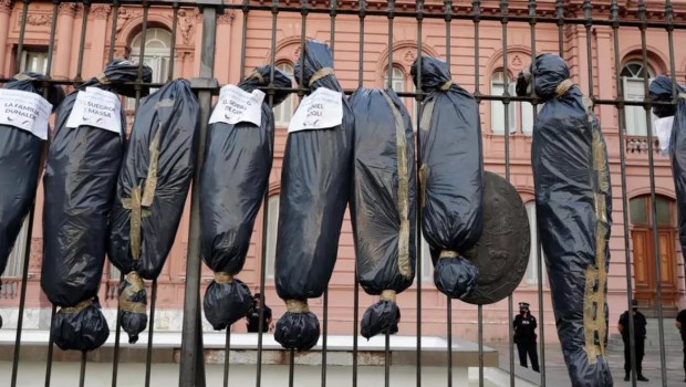 La causa por las "bolsas mortuorias" en la Casa Rosada pasó a la Justicia Federal
