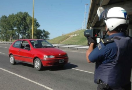 Desde el lunes rigen en la provincia multas de tránsito de hasta 3.200 pesos