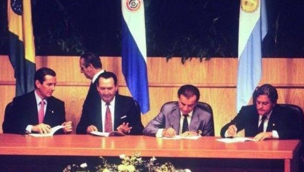 Una foto histórica: el 26 de marzo de 1991 se firmó el Tratado de Asunción. Lo rubricaron los presidentes Carlos Menem (Argentina), Fernando Collor (Brasil), Andrés Rodríguez (Paraguay) y Luis Alberto Lacalle (Uruguay).