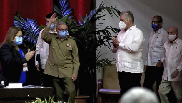 Raúl Castro deja el Gobierno en Cuba y anuncia su voluntad de hablar con Estados Unidos