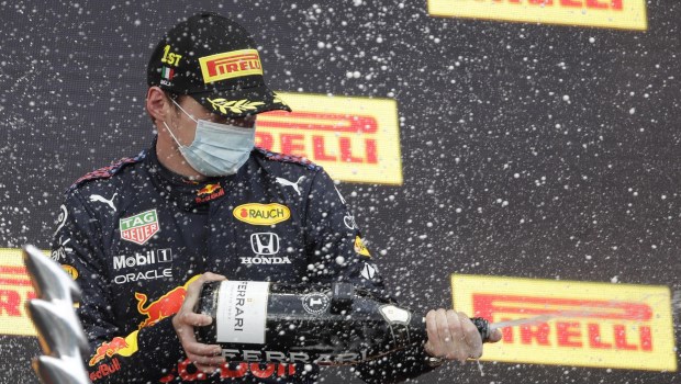 Verstappen festejó su triunfo sobre la lluvia en el GP de Emilia-Romaña 