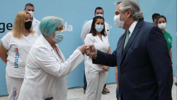 Alberto Fernández anunció un bono de 6500 pesos al personal de Salud durante tres meses