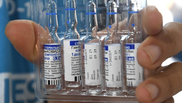 La vacuna Sputnik V comenzó a producirse en Argentina