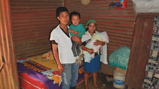 Una familia necesita $60.874 para no caer en la pobreza