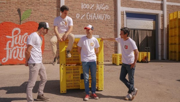 Martín Carro y José Molestina son los socios fundadores de Pura Frutta, en 2017 se sumó Marcos Mercado y la última incorporación fue Nicolás Sánchez de la empresa frutícola Moño Azul.